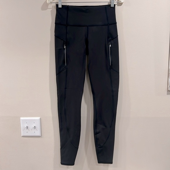 🔥ATHLETA Black High-Waisted Leggings with Pockets🔥 - Picture 1 of 8